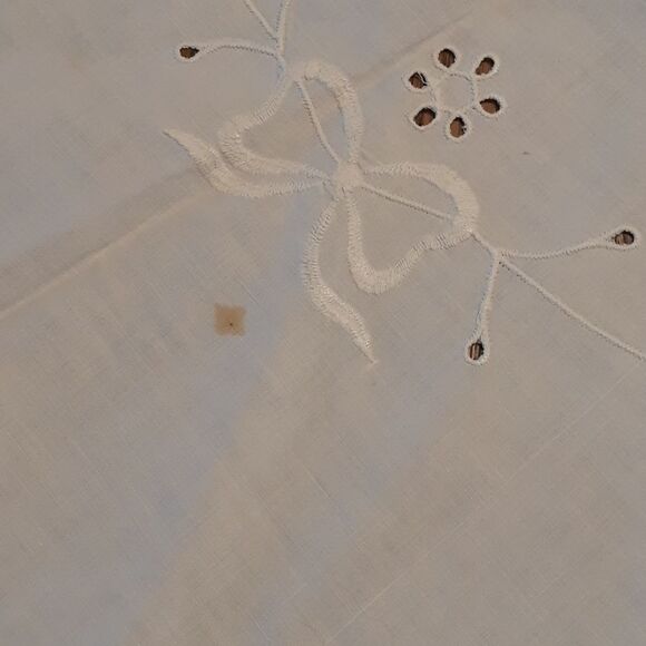 8 pc bundle vintage cotton eyelet tablecloth and similar doilies - Picture 10 of 10